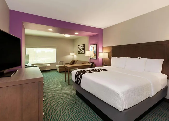 La Quinta & By Wyndham Oil Center Hotel Lafayette