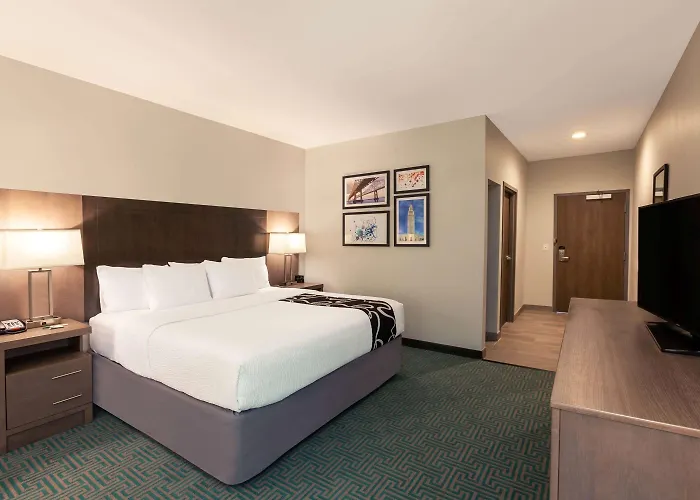 La Quinta & By Wyndham Oil Center Hotel Lafayette